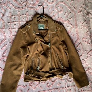 Brand New faux Suede Levi’s Jacket 🧥 Size Large. Never worn without tags